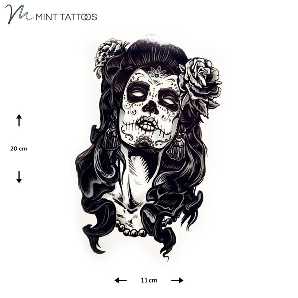 Temporary tattoo from Mint Tattoos. Day of the Dead woman drawn in black, with a comic pop influence. Measures 11 x 20 cm